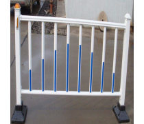 產(chǎn)品庫中的關(guān)鍵防線 防撞設(shè)施深度解析與應(yīng)用指南